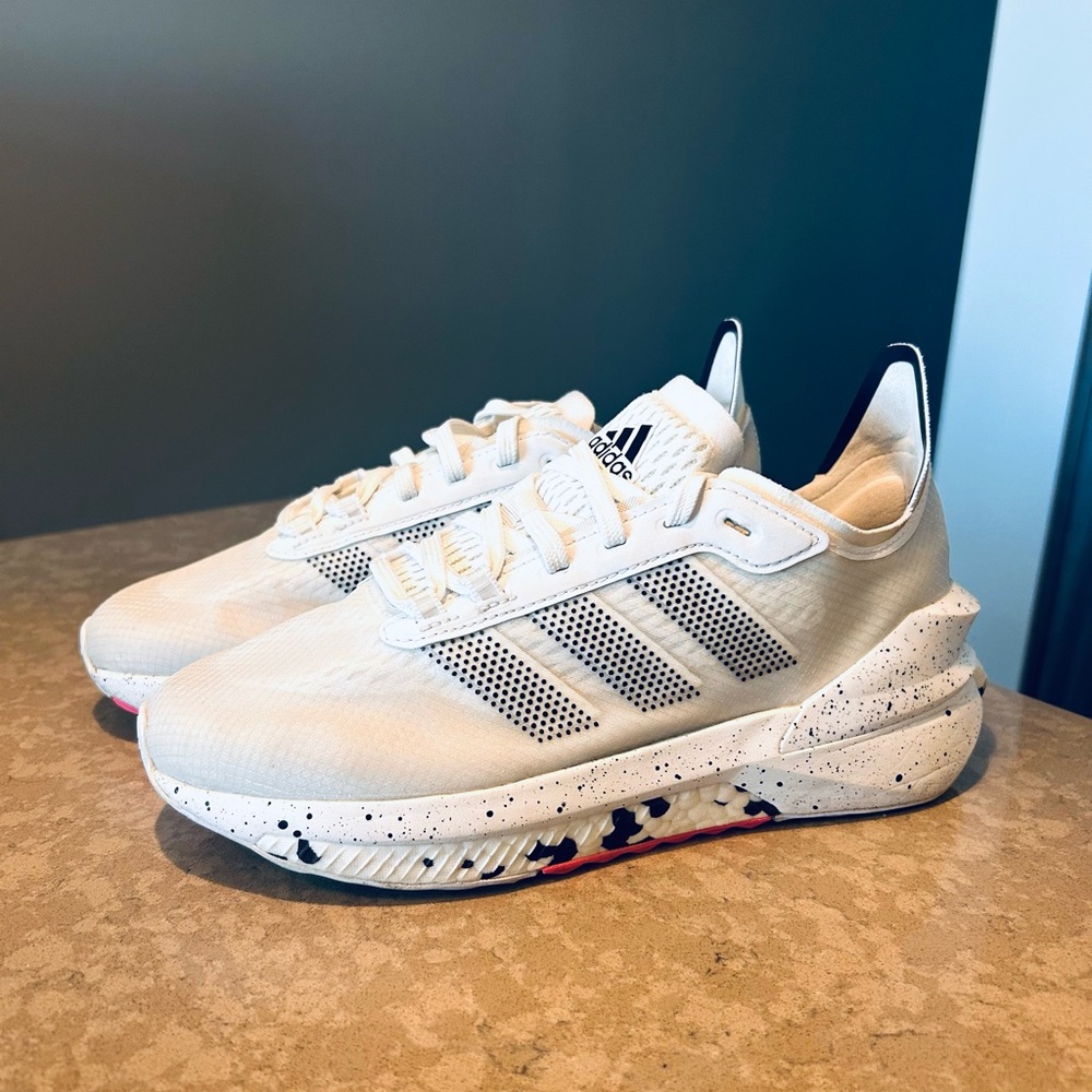 Adidas Avryn Running Shoes, women’s 7 (men’s size 5)